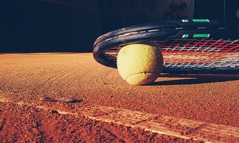 tennis-elbow-sun-ball-tennis-court