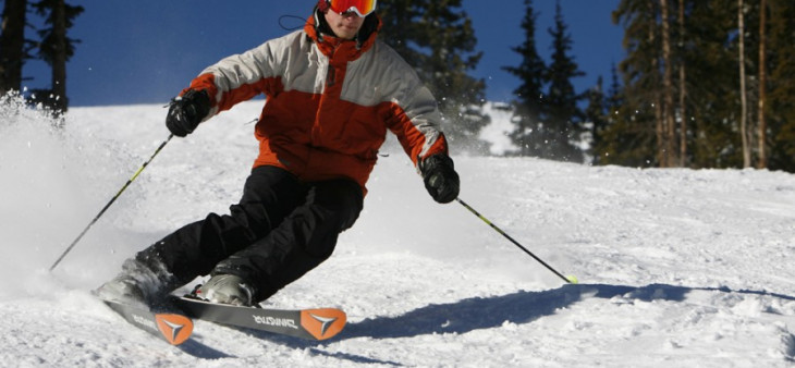 Skiing Skiing